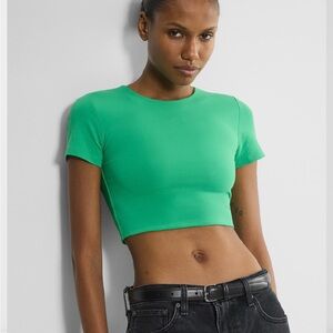 Aritzia Babaton contour crop top